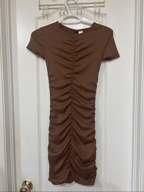 Ruched Short Sleeve Bodycon Dress - Brown
